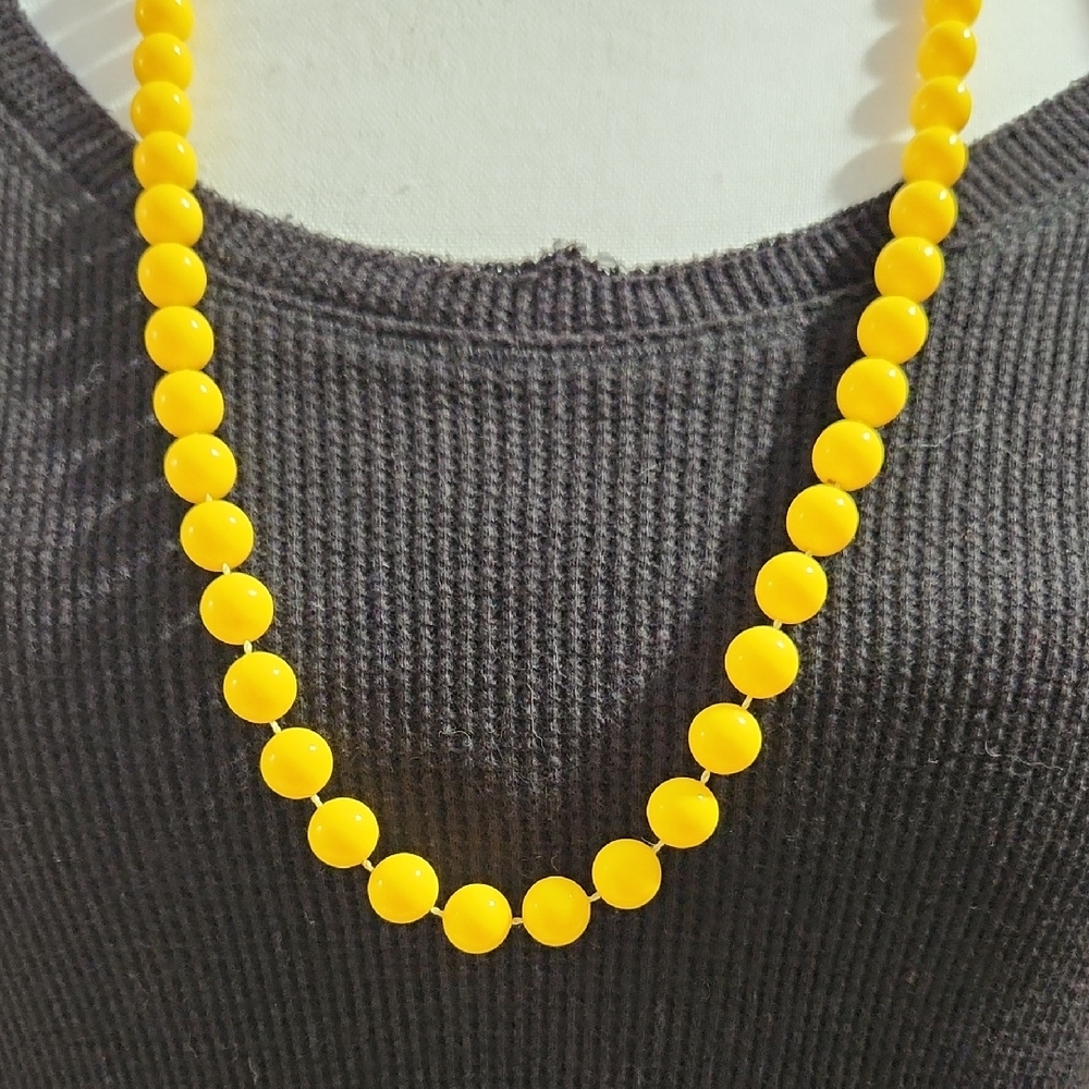 Vibrant Vintage Yellow Beaded Necklace Classic Design
